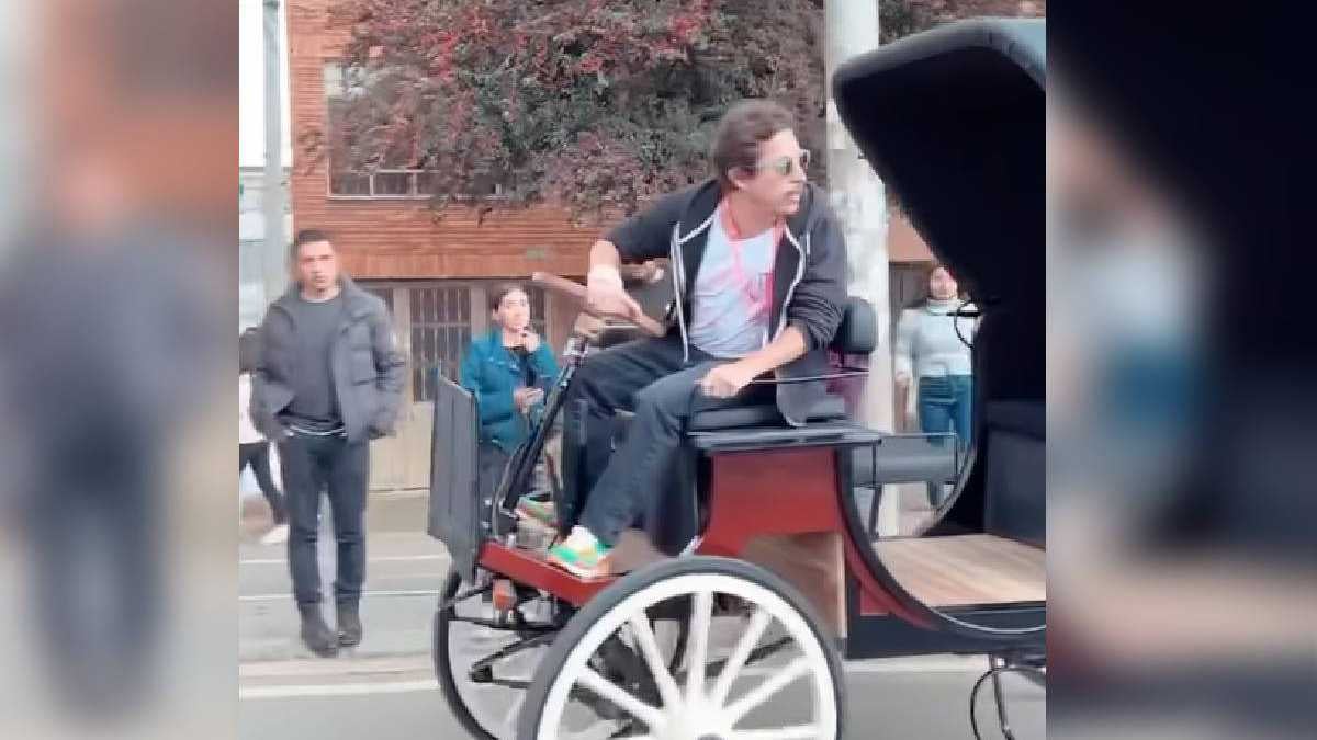 Alejandro Riaño en carroza