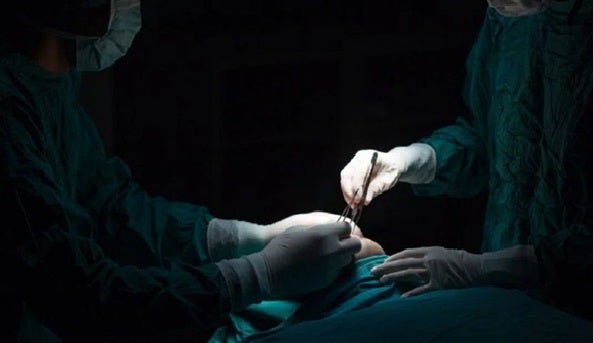 Falso médico COLOMBIANO dejó en coma a mujer en EEUU
