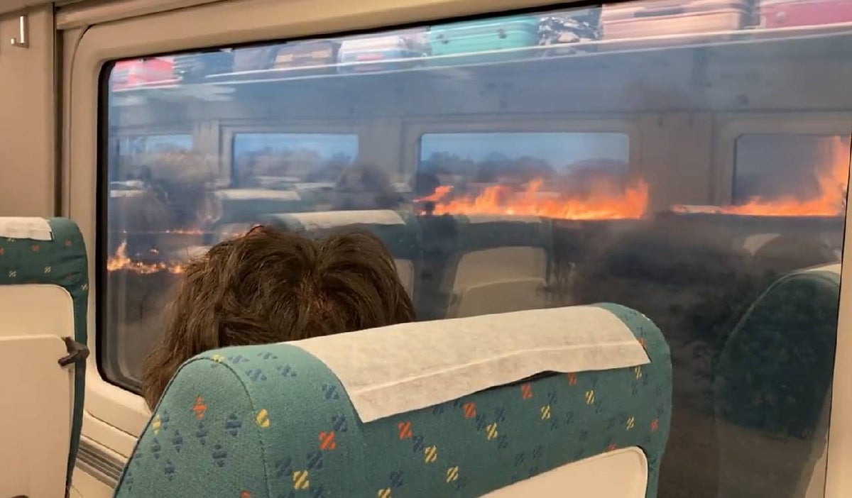 Incendio en España: pasajeros de tren aterrados por quedar en medio