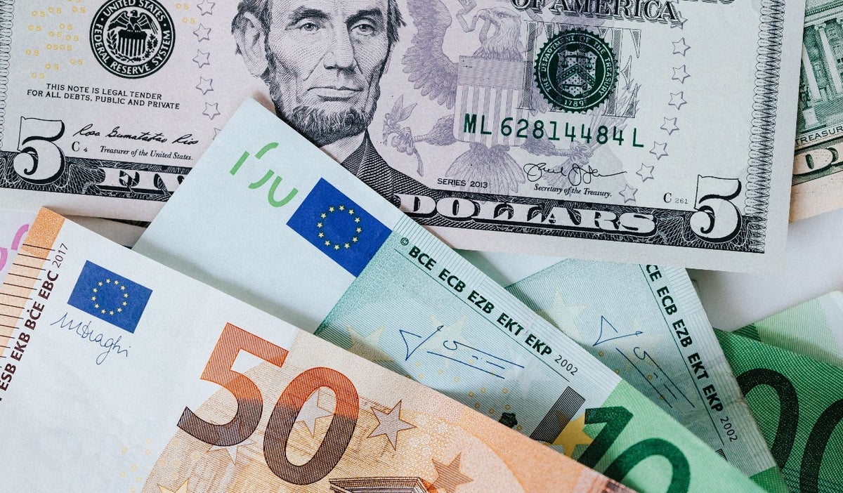 Precio del dólar y el euro