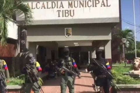 Disidencias de las Farc en las afueras de la alcaldía de Tibú (Norte de Santander)