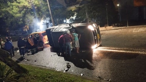 Una persona muerta y tres más heridos dejó choque de dos vehículos en Bello