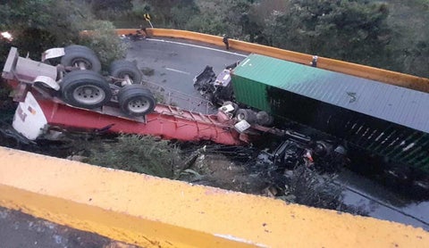 Accidente de tránsito en el Alto de La Línea.