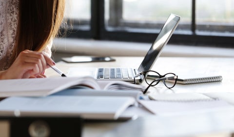 Becas para mujeres