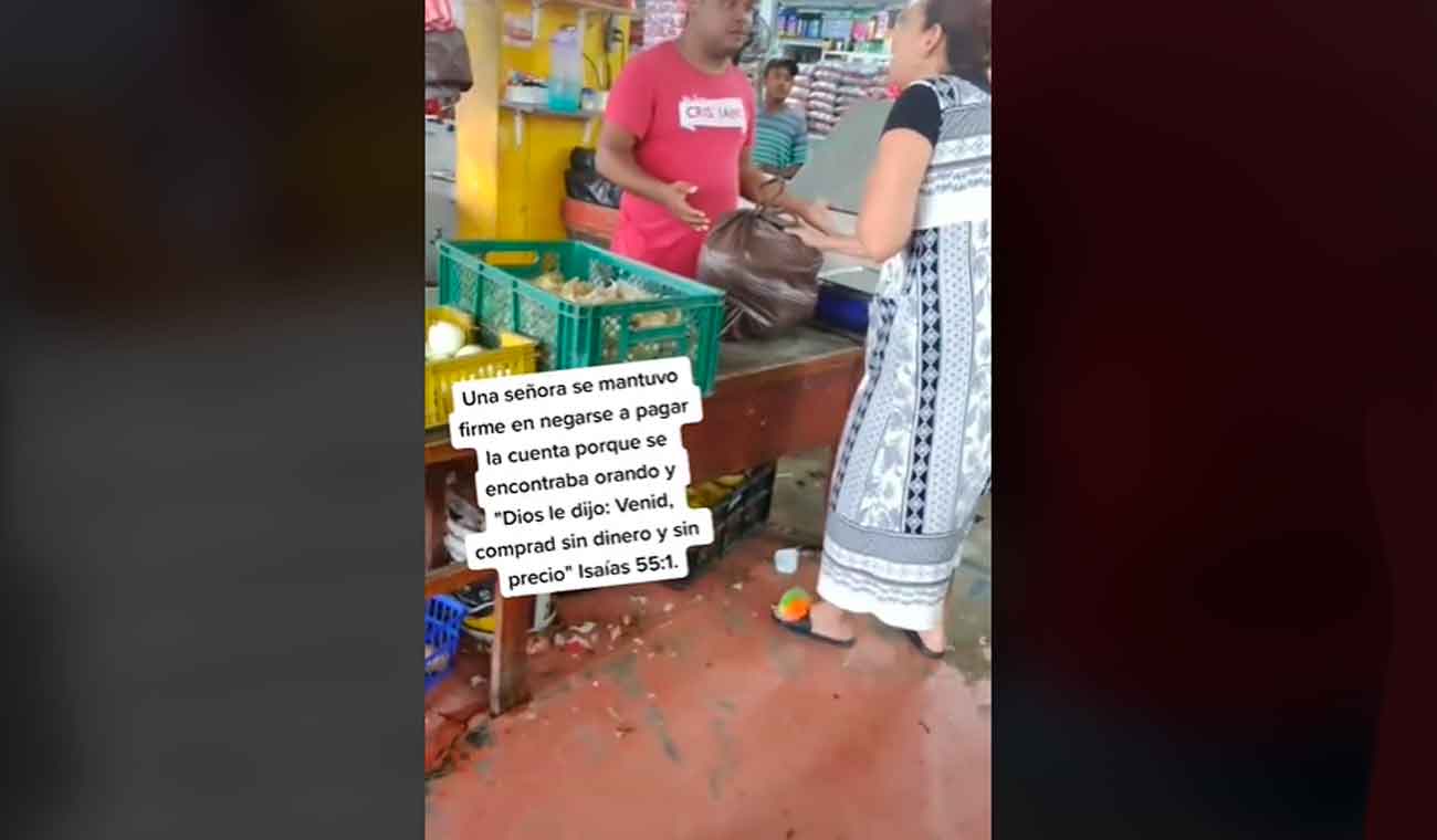 Mujer cita la biblia en supermercado para no pagar sus compras
