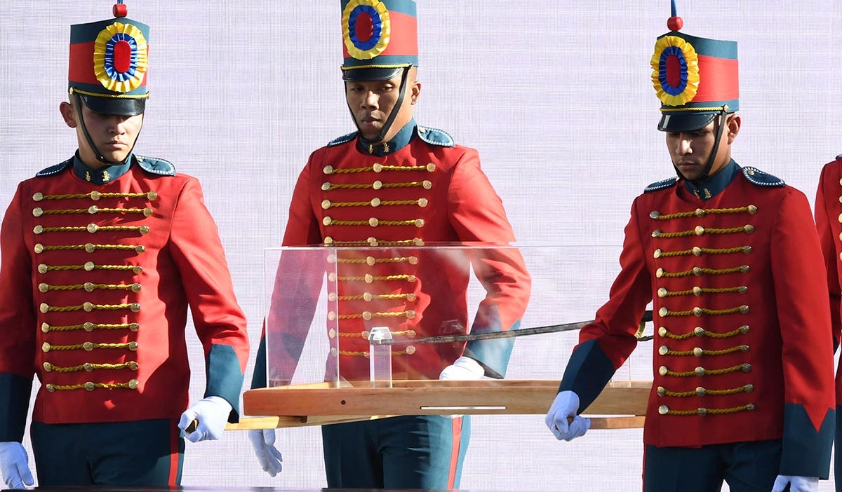 Espada de Simón Bolívar en posesión de Gustavo Petro
