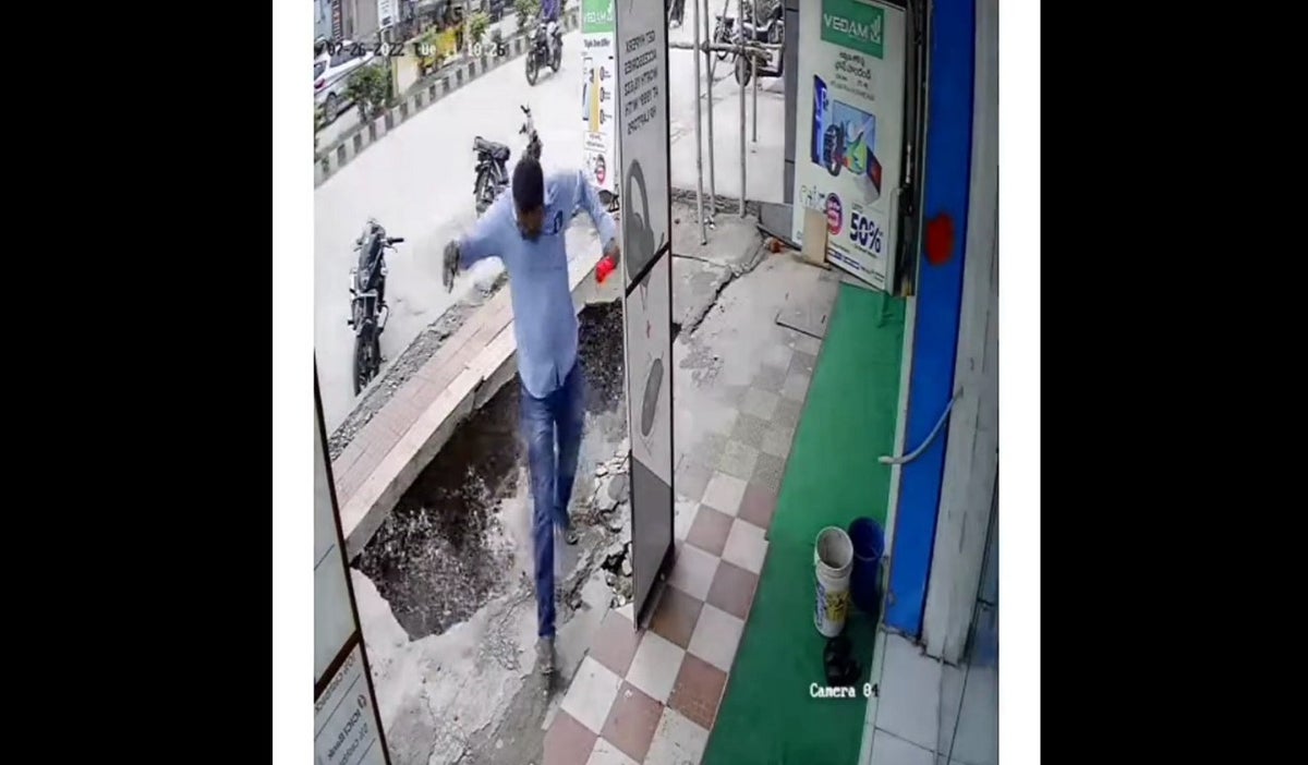 Hombre casi se hunde tras pasar a segundos de un piso que se derrumbó