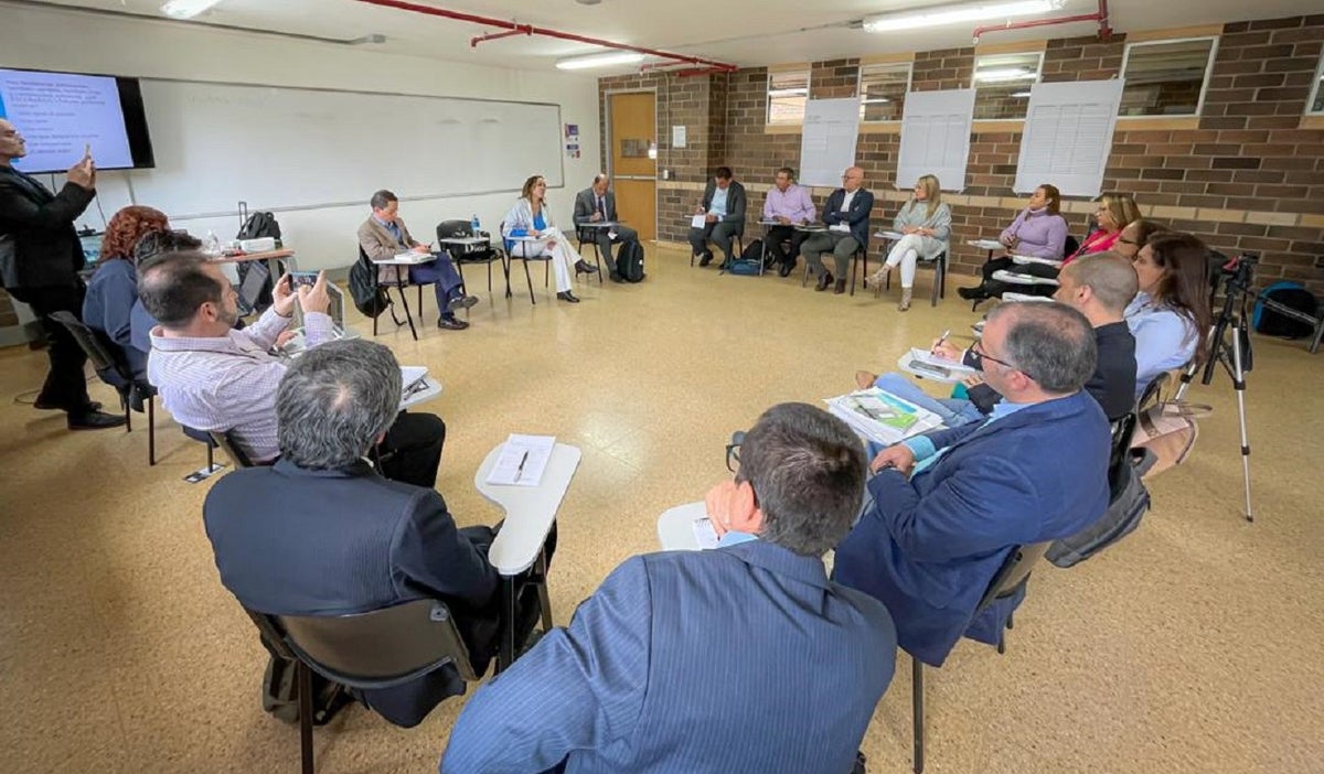 Ministra de salud en encuentro académico