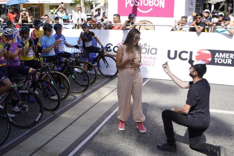 Para las personas que estaban en el sitio causó sorpresa la situación.