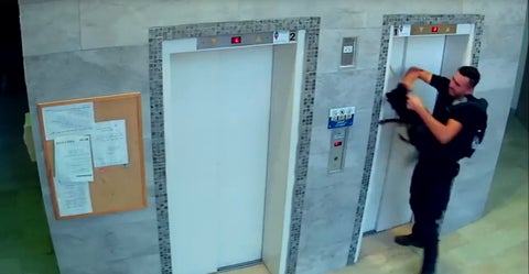 Perro salvado en ascensor