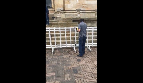 Roy Barreras y su orden de retirar las rejas que rodeaban la entrada del Congreso