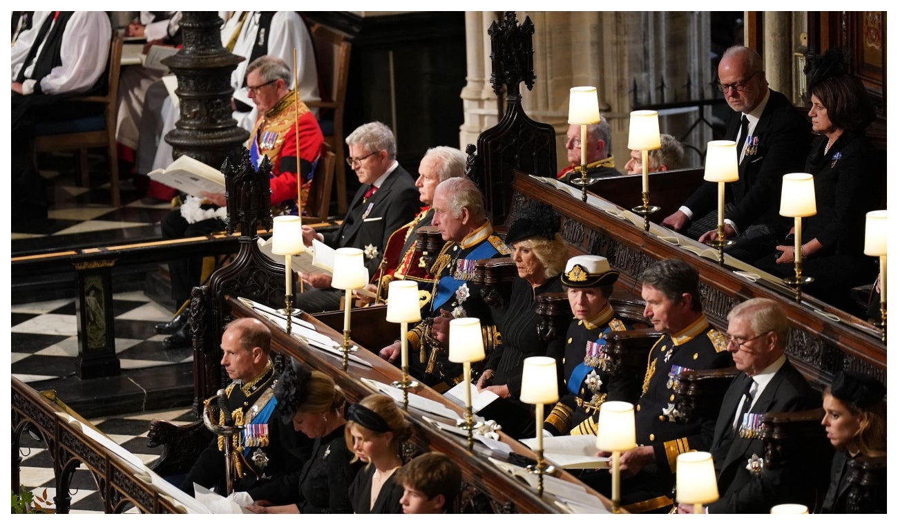 Carlos III llorando en el funeral de la reina Isabel II