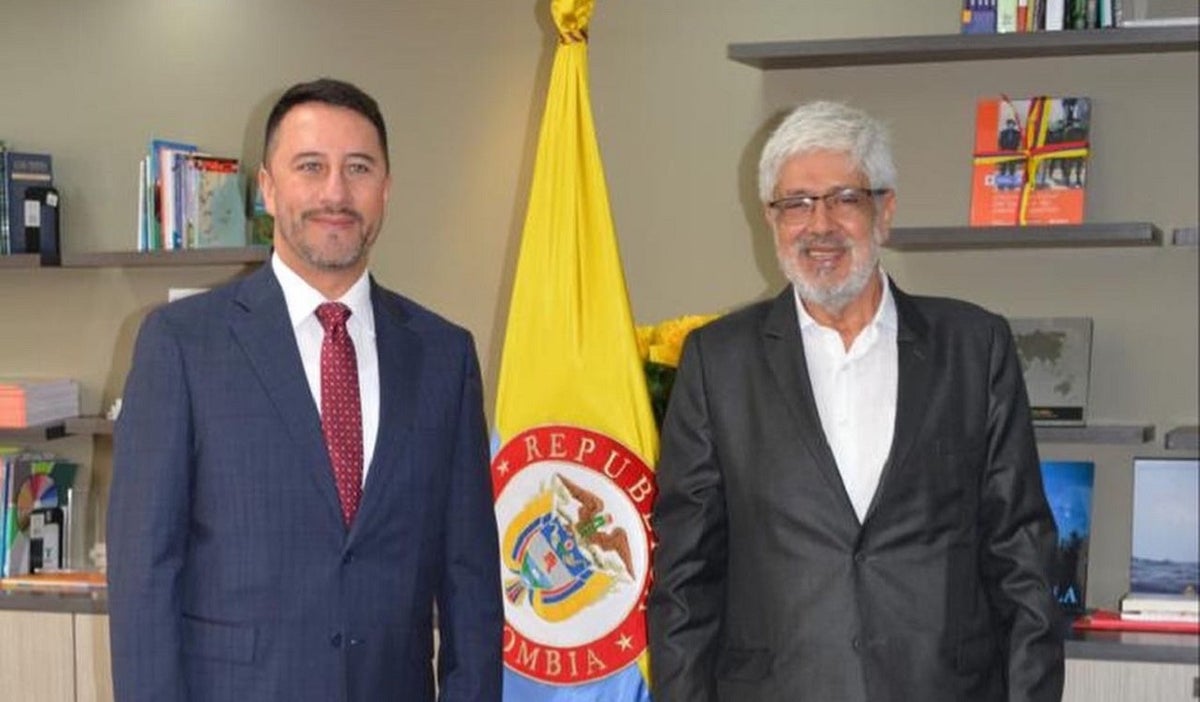El ministro de Comercio posesionó a Arturo Bravo como nuevo viceministro de Turismo