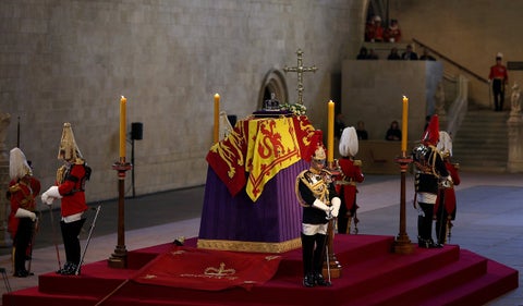 Féretro de reina Isabel II en el Palacio de Westminster