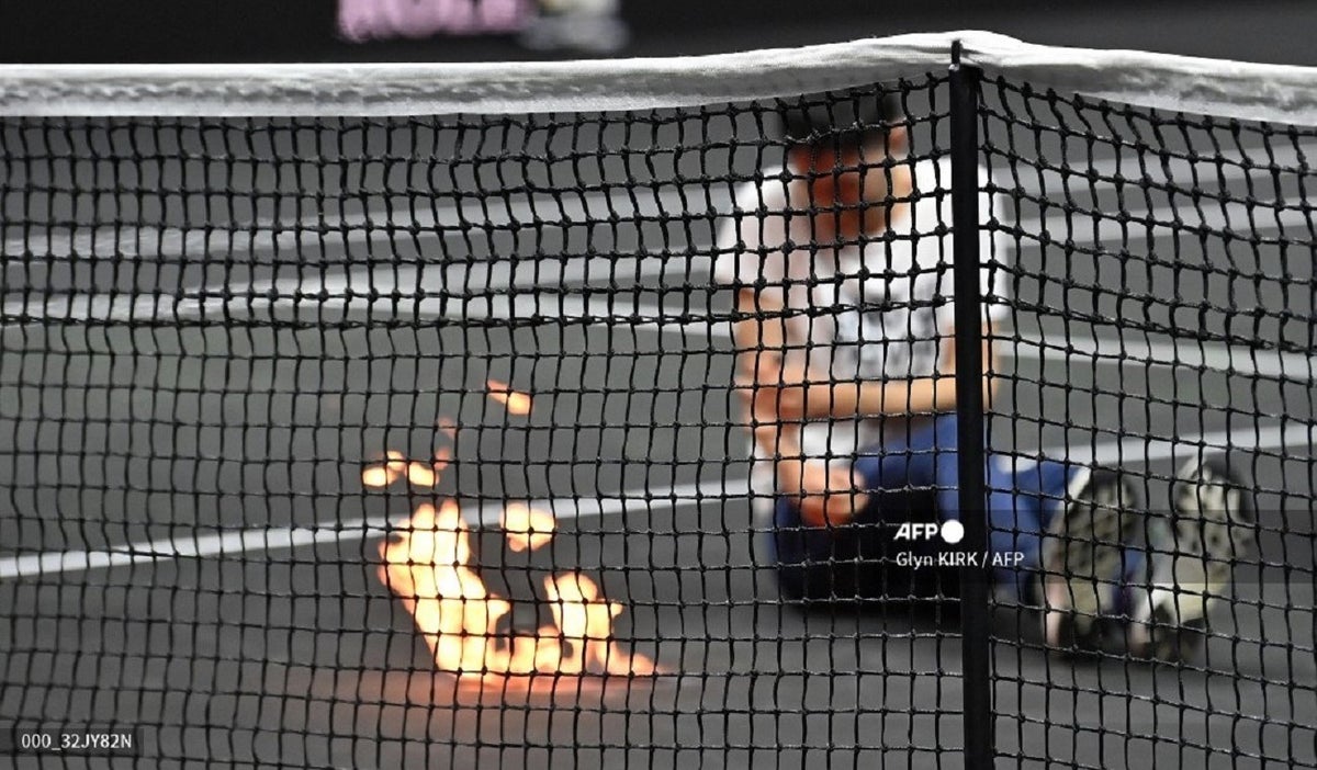 Hombre se prendió fuego en su brazo en la Laver Cup