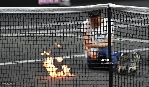 Hombre se prendió fuego en su brazo en la Laver Cup