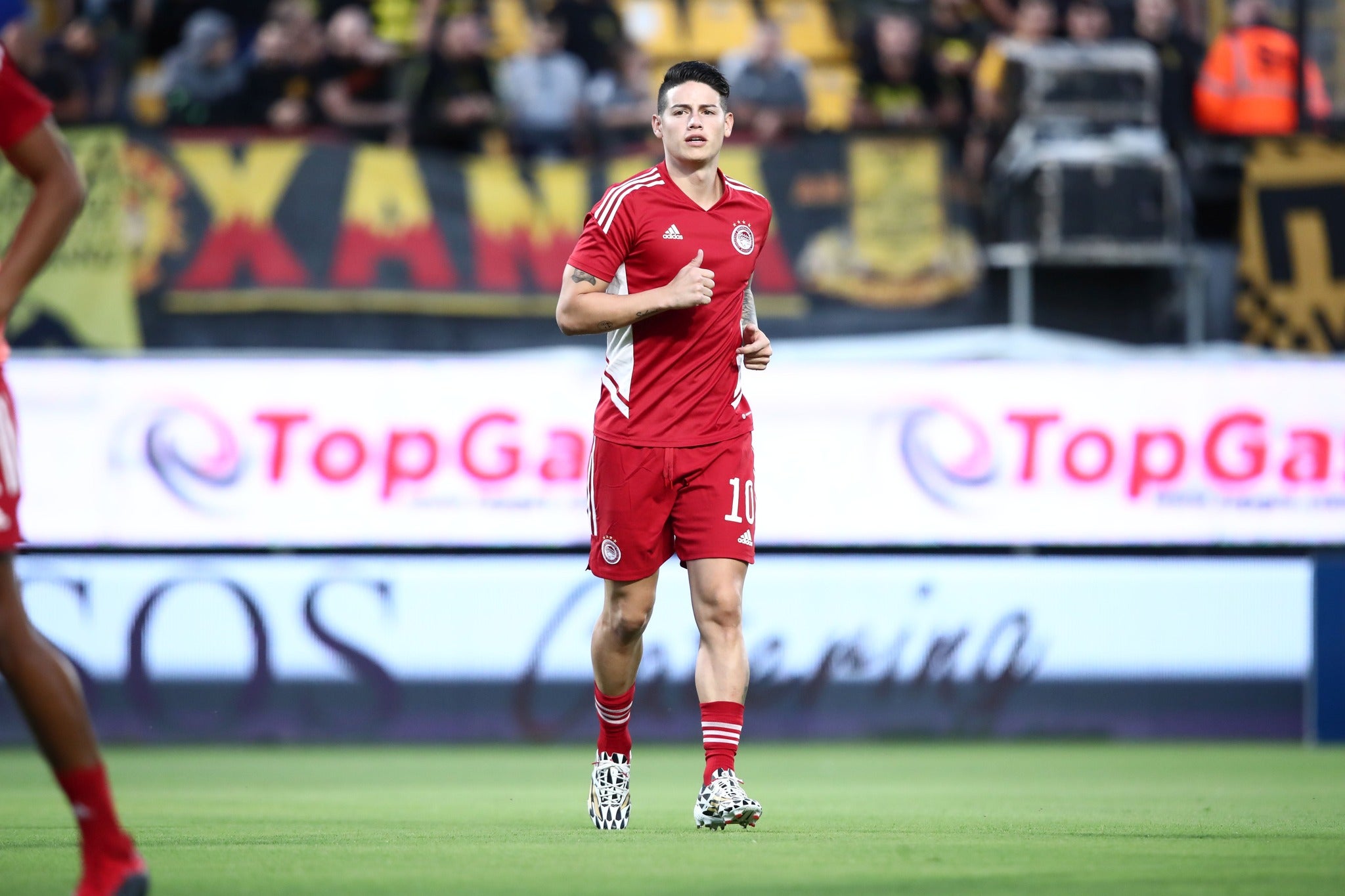 James Rodríguez en el debut con Olympiacos