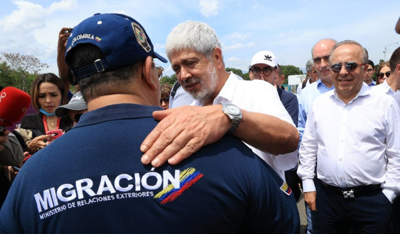 Ministros de Comercio y Transporte en la frontera