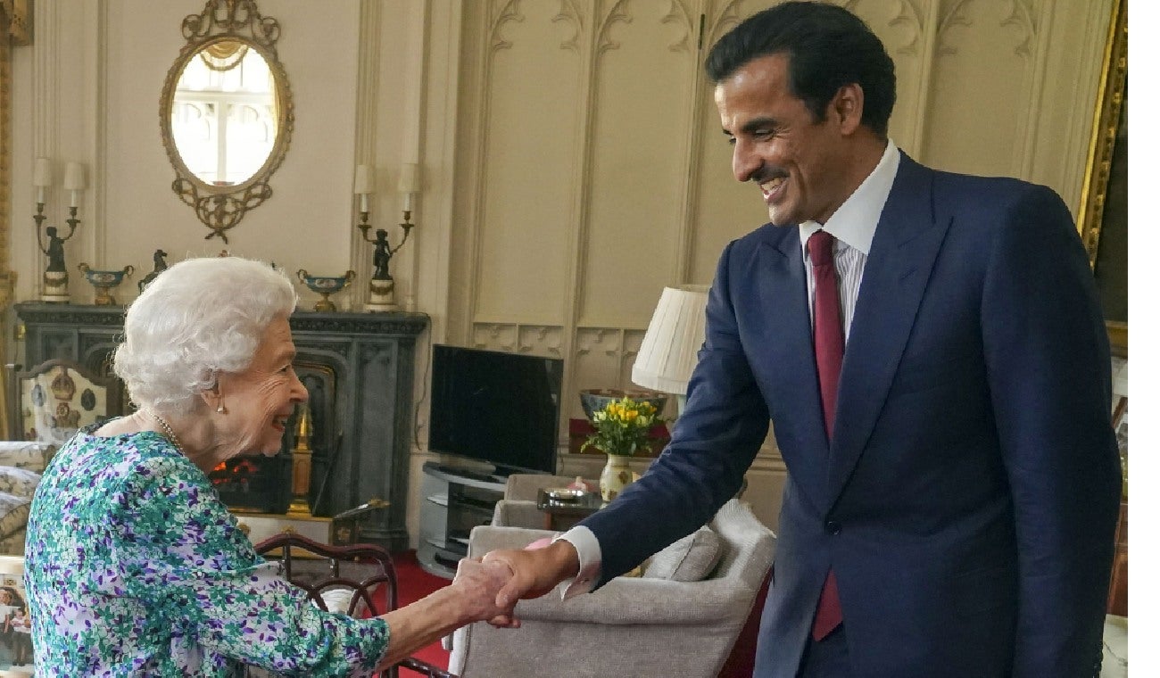 Reina Isabel II y el emir de Qatar