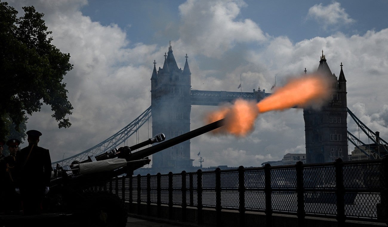 Muerte reina Isabel ll: se lanzaron 96 salvas de cañón