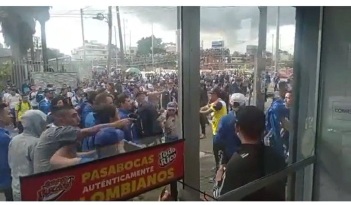 Pelea hinchas Millonarios