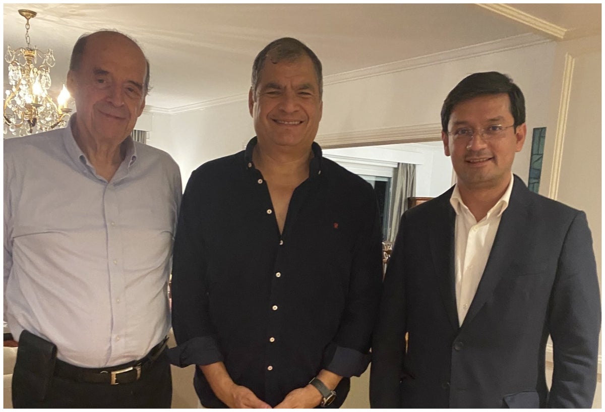 Foto de canciller Leyva y expresidente Correa genera polémica en Ecuador