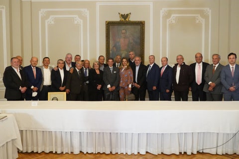 Reunión entre ganaderos y gobierno.