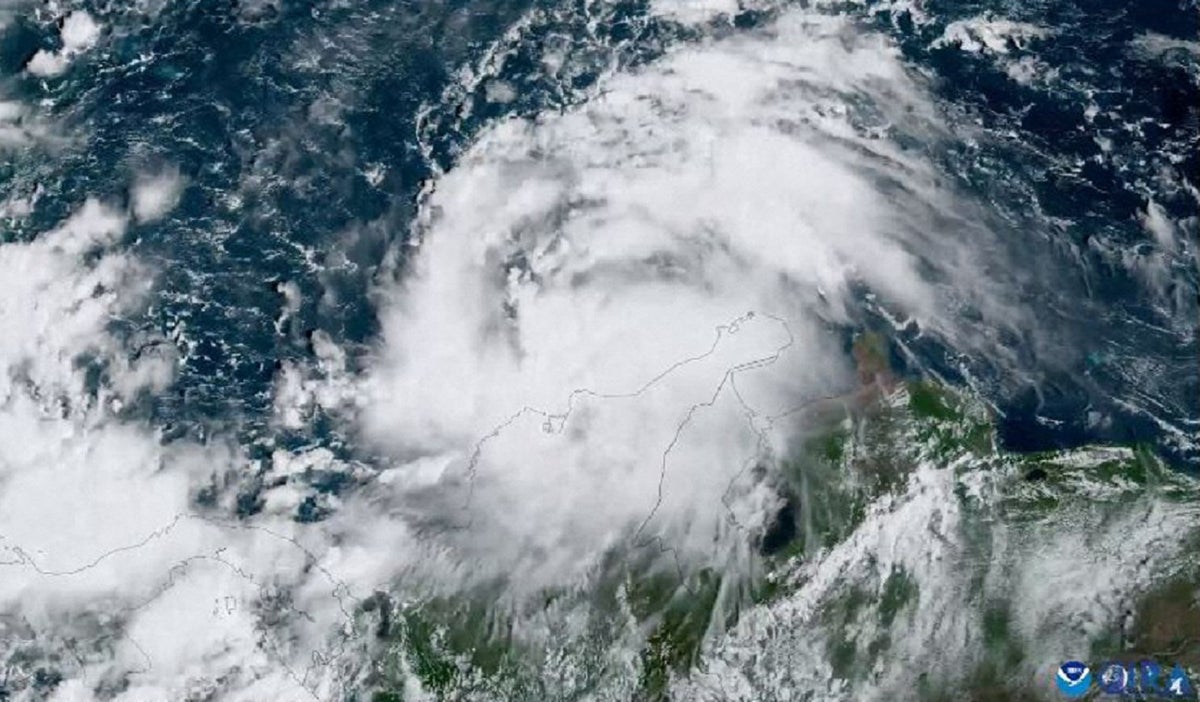 Julia se convierte en huracán