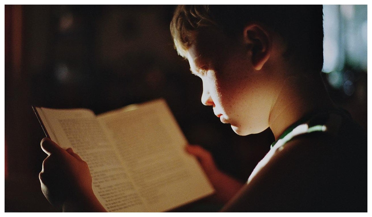 Niño leyendo