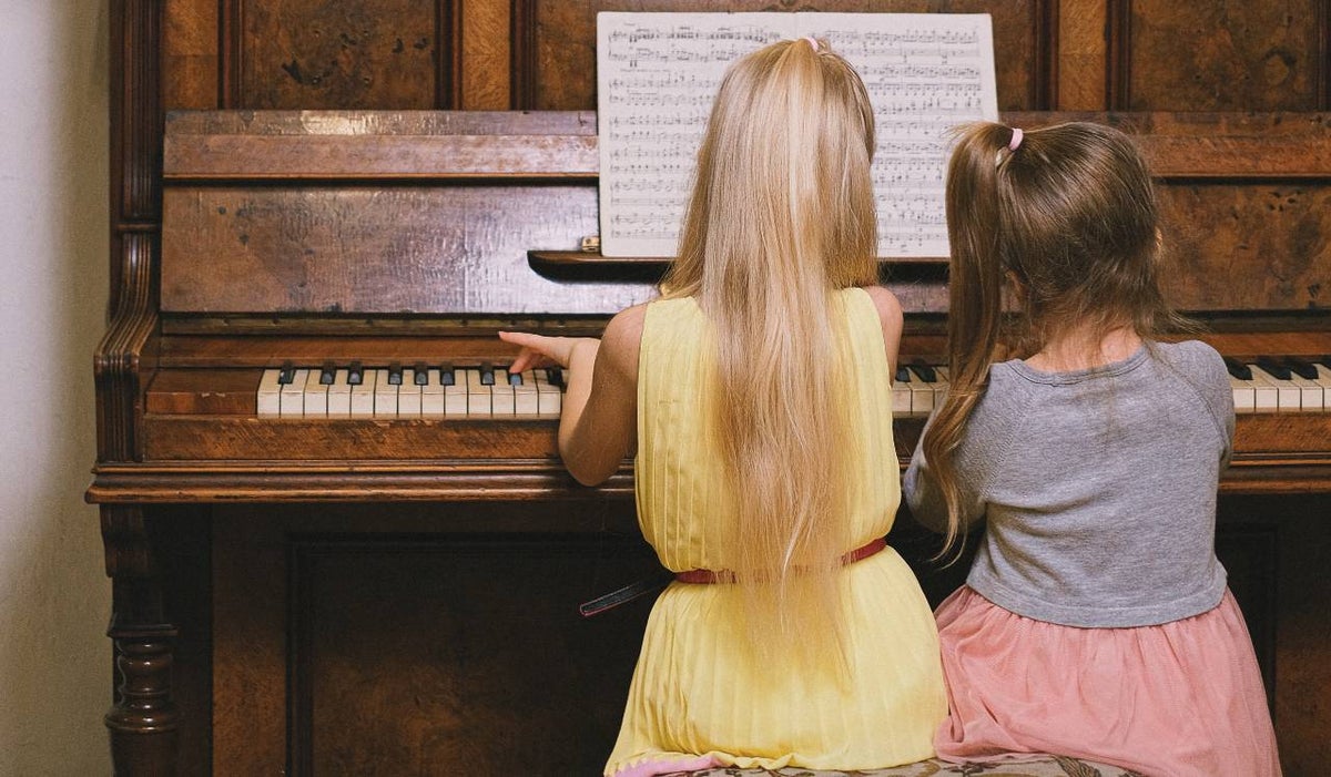 La importancia de que los niños aprendan a tocar un instrumento