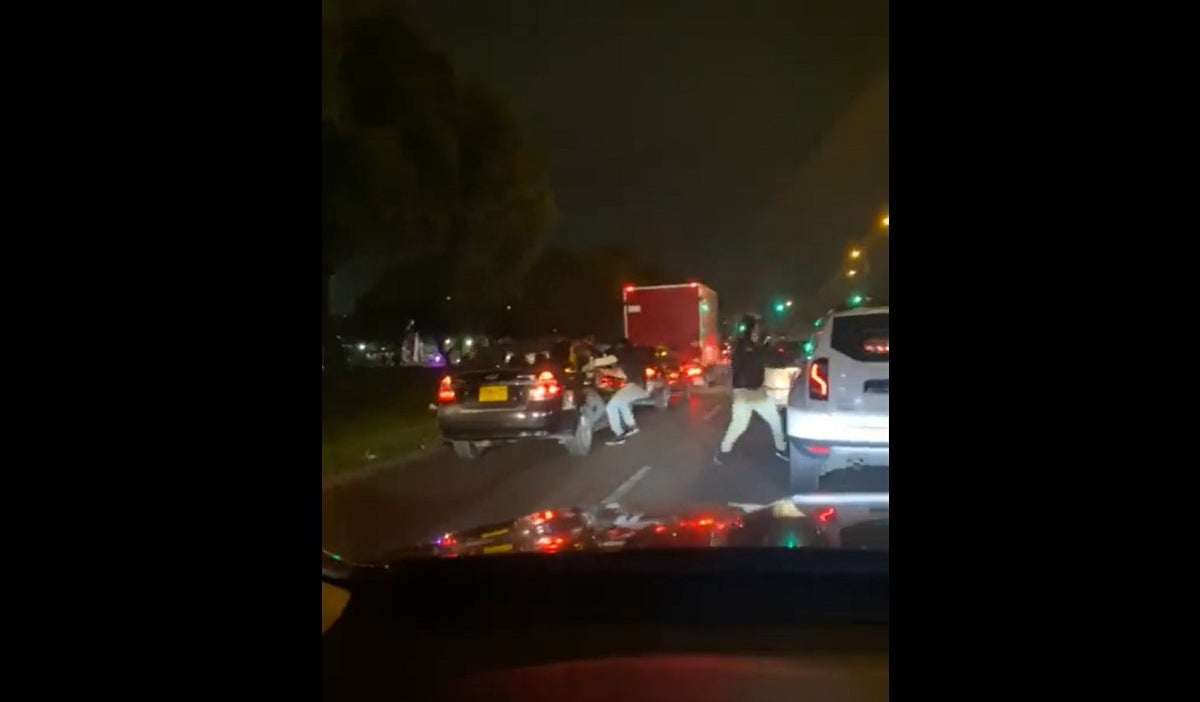 Robo a carro cerca al centro comercial El Edén