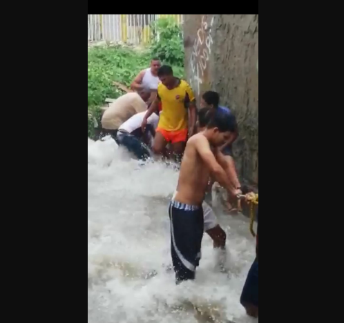 Rescatan menor de un arroyo en Barranquilla