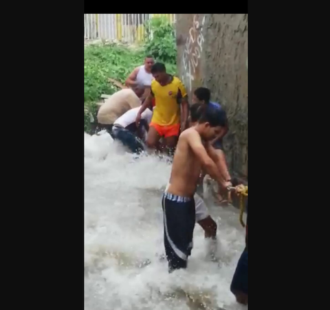 Rescatan menor de un arroyo en Barranquilla