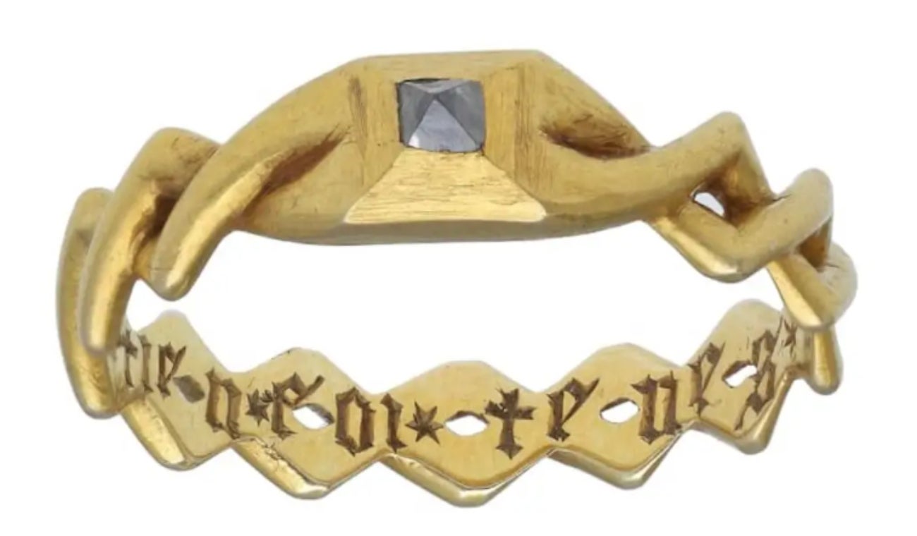 Anillo de diamantes medievales
