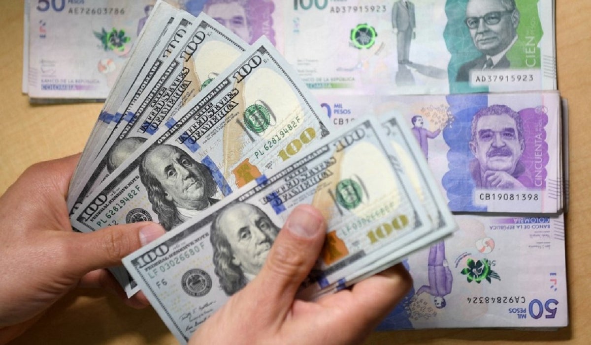Dólar y peso colombiano
