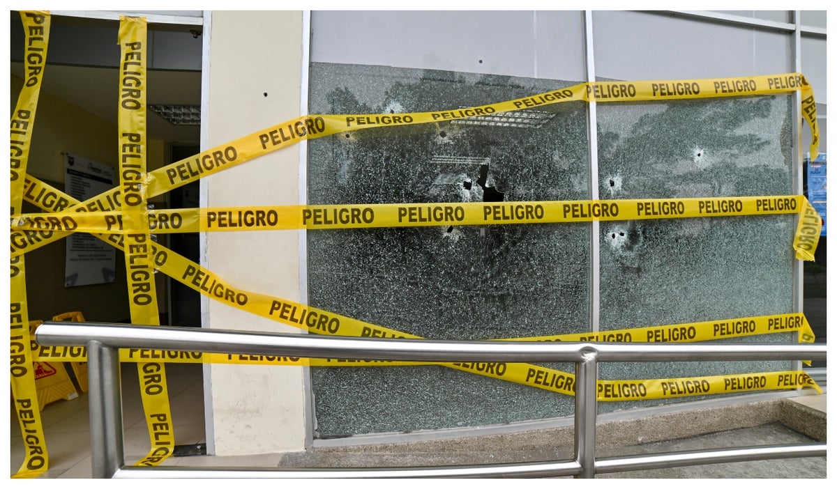 Vidrios rotos por actos violentos en Ecuador