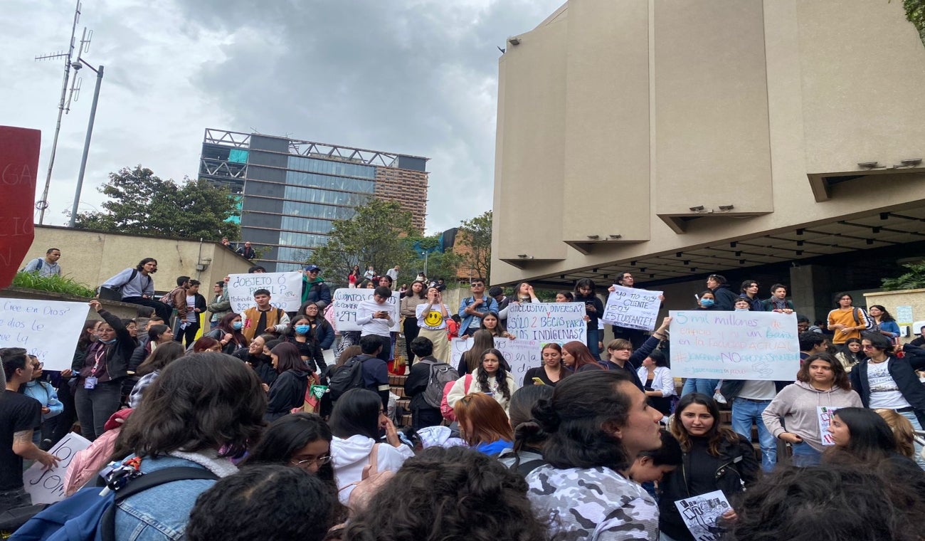 Estudiantes de la Javeriana protestan por aumento de matrículas- anuncian paro indefinido