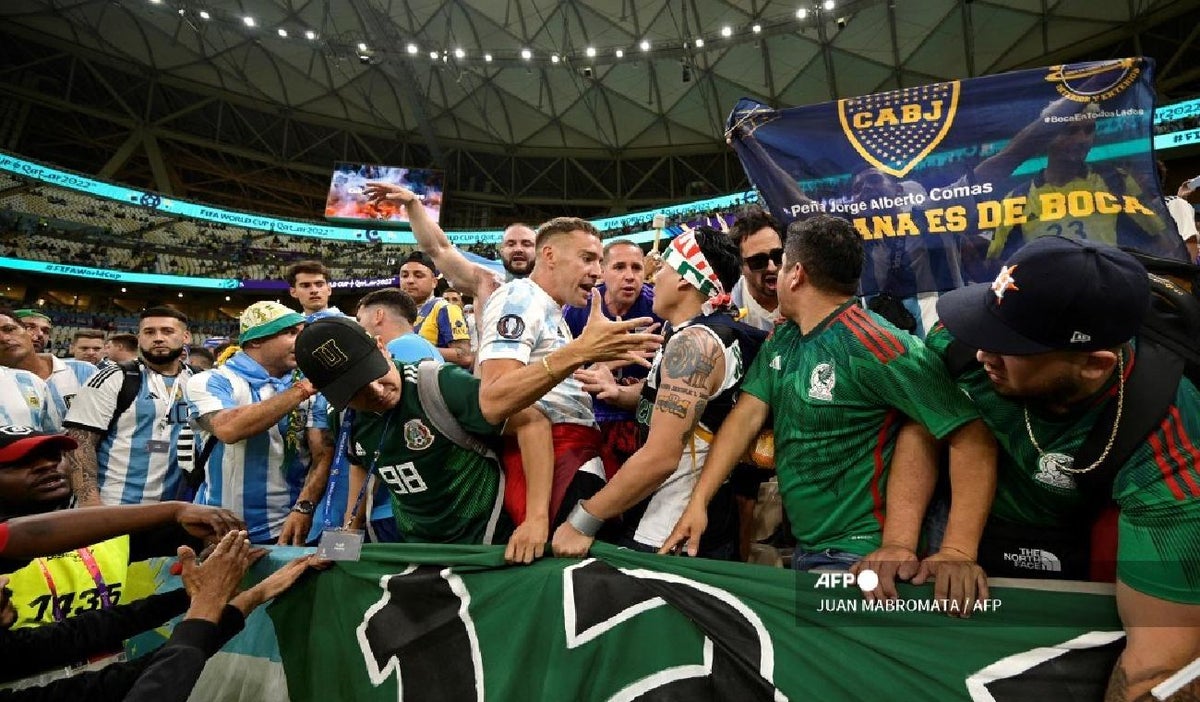 Hinchas Argentinos y Mexicanos