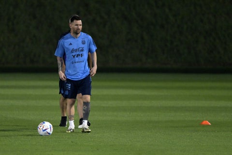 Lionel Messi duró 10 minutos ausente en entrenamiento