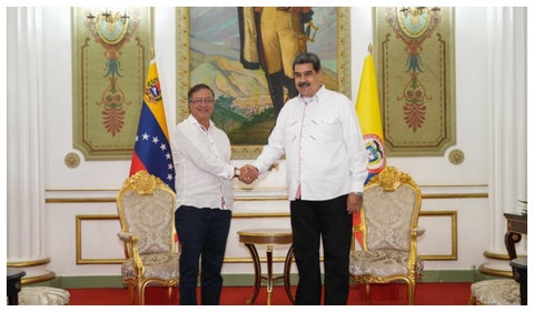 Nicolás Maduro reuniéndose con Gustavo Petro en Venezuel