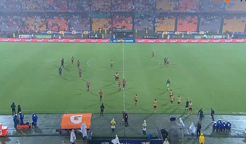 Partido aplazado pora aguacero en Medellín