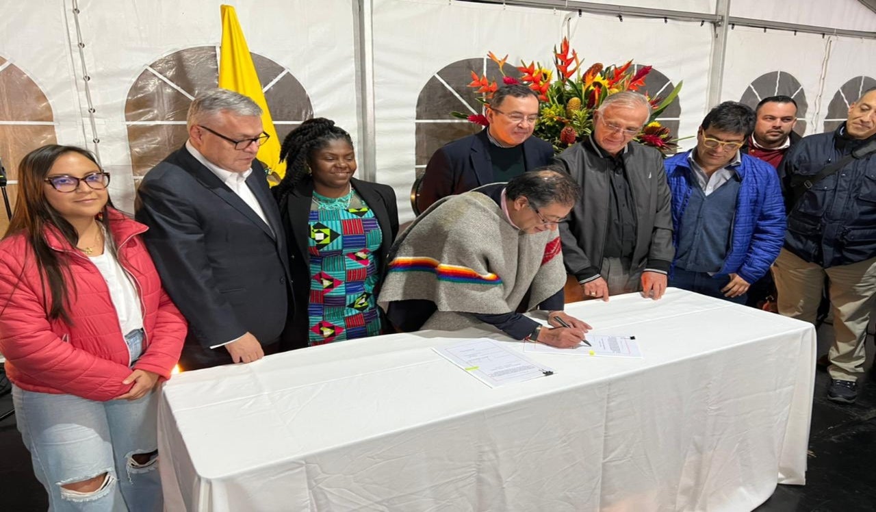 Presidente Petro sancionó ley de paz total