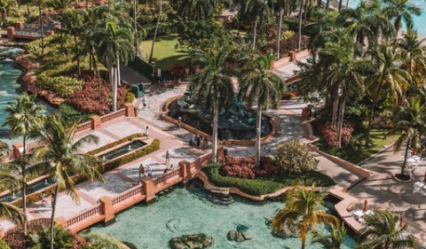 Vista interna del Atlantis Paradise Island en Bahamas