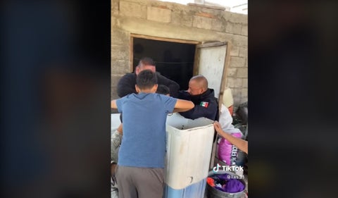 Niño quedó atrapado dentro de una lavadora