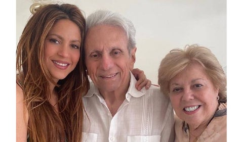 Shakira con sus padres