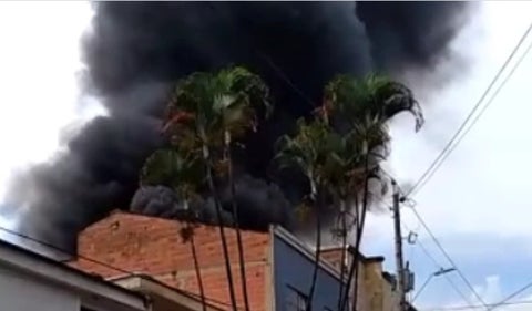 Avioneta se estrelló contra una casa en Medellín