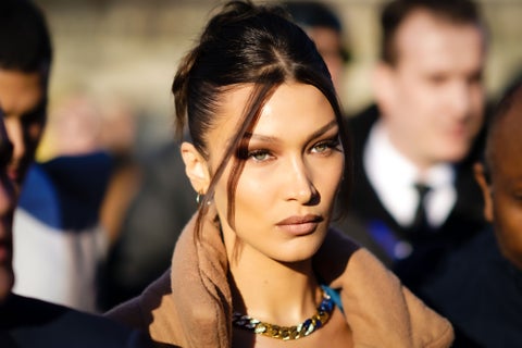 Bella Hadid y el vestido de spray