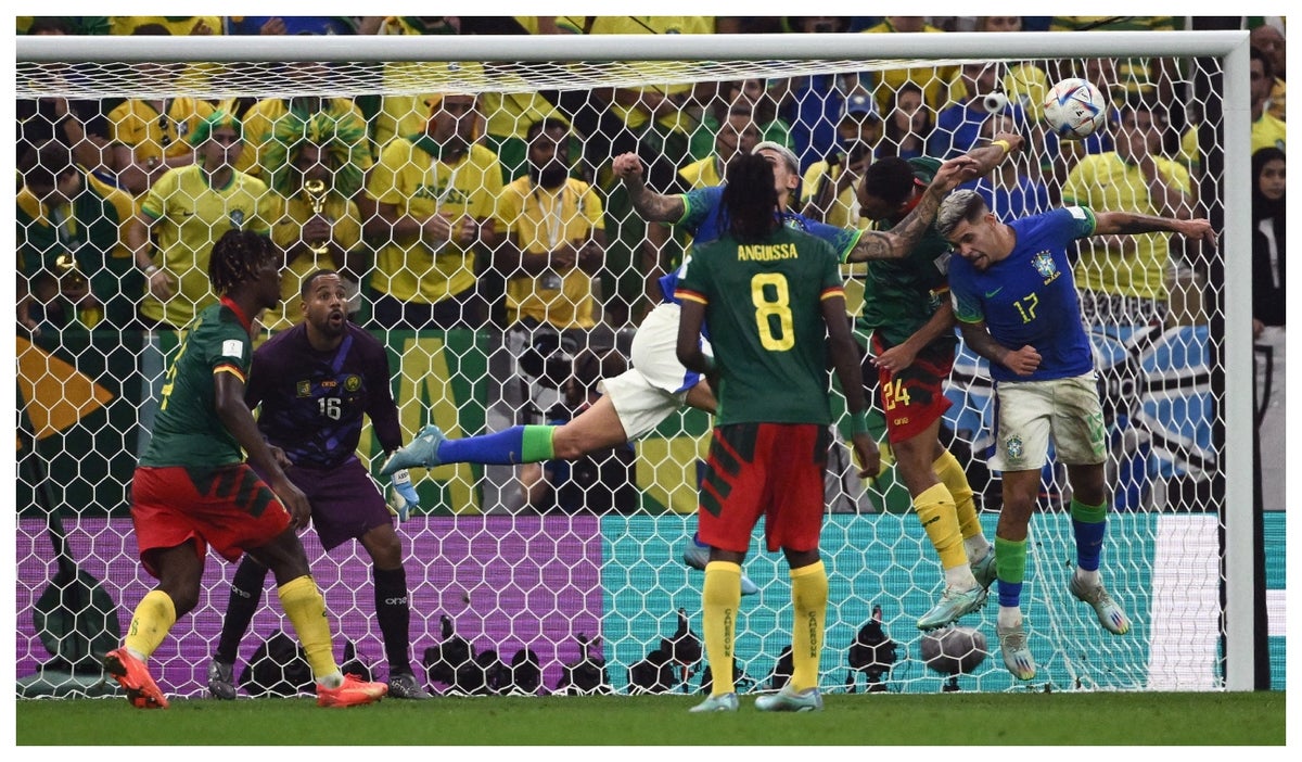 Brasil vs Camerún jugando en el Mundial de Qatar