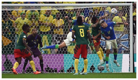 Brasil vs Camerún jugando en el Mundial de Qatar
