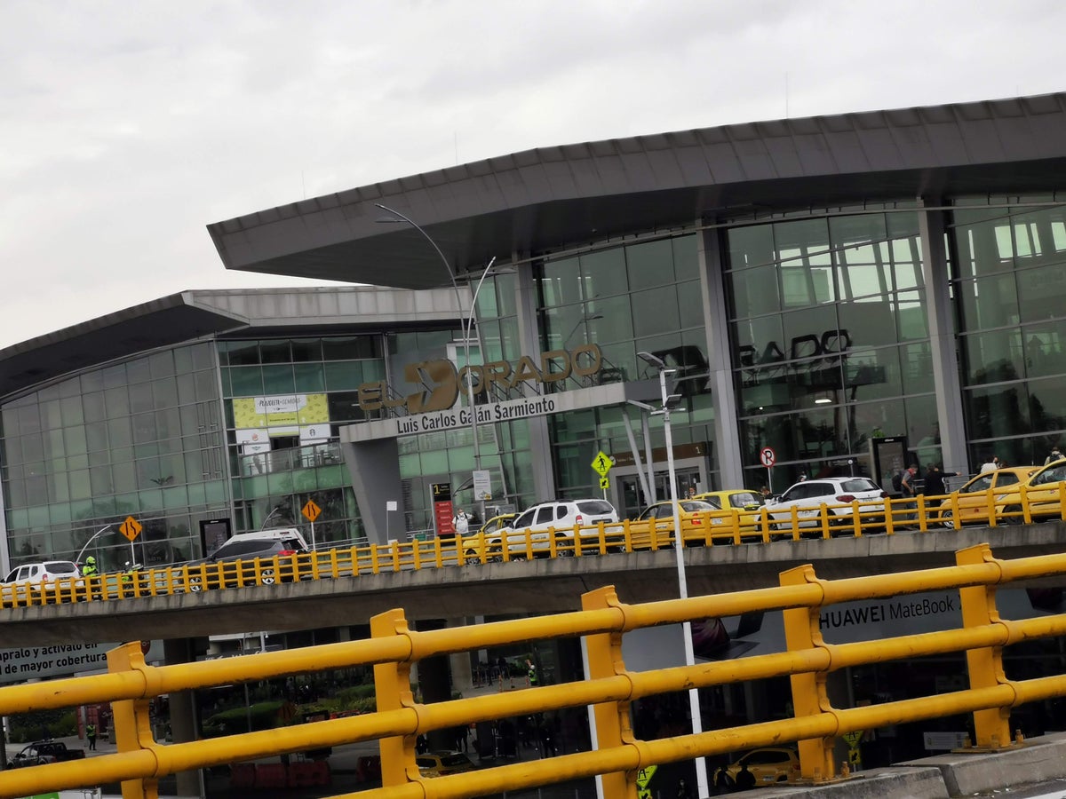 Explosión cerca a la terminal aérea